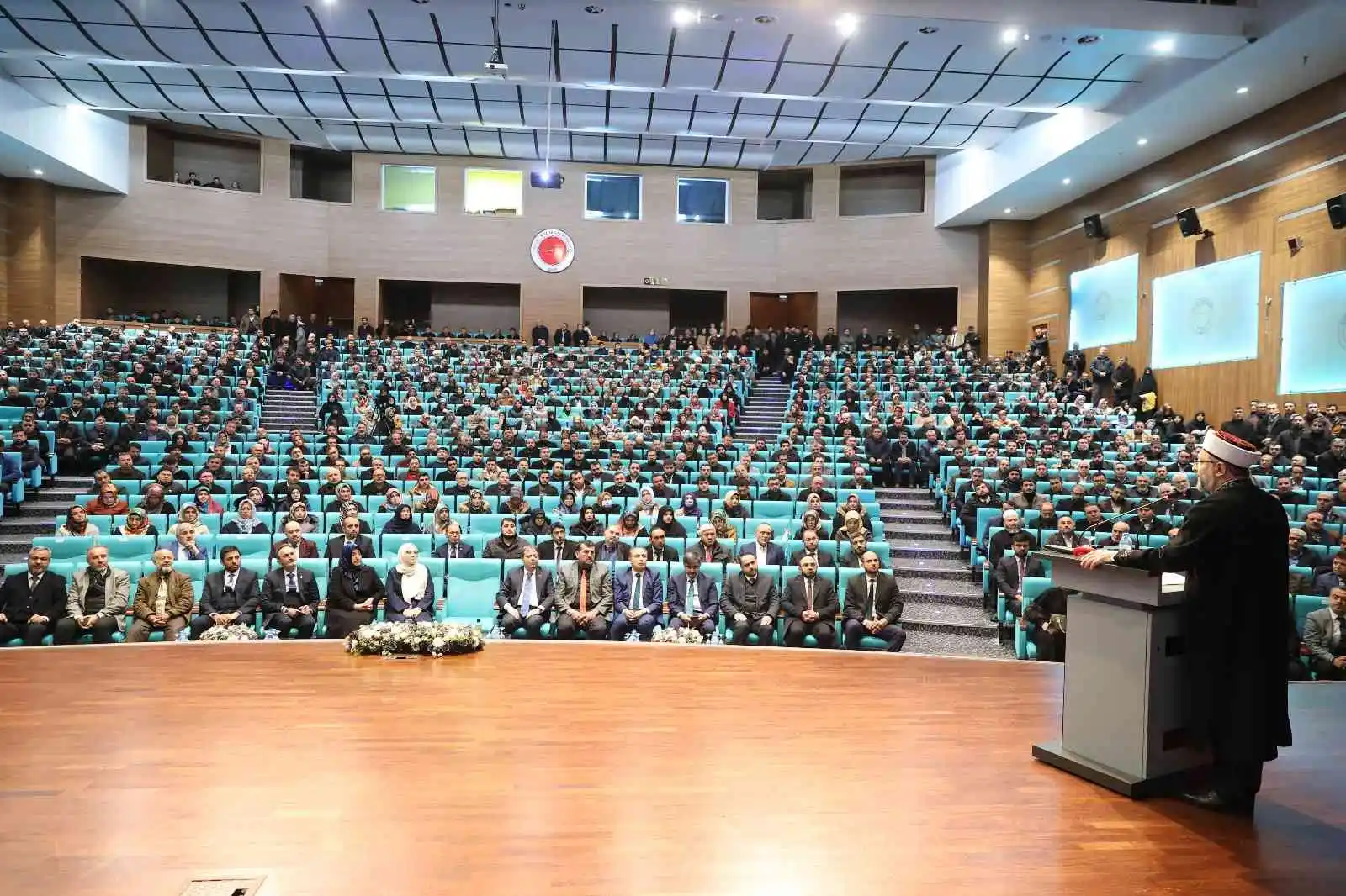 Diyanet İşleri Başkanı Erbaş: “İnsanlığın huzur ve refahı, yeryüzünün imar ve ıslahı için mücadele ediyoruz”
