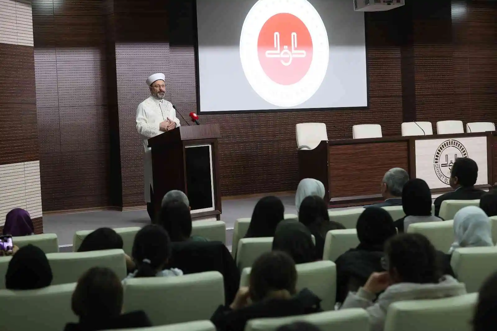 Diyanet İşleri Başkanı Erbaş: “Yeryüzünde bir Müslüman için en değerli şey inancını iyi temsil etmesidir”
