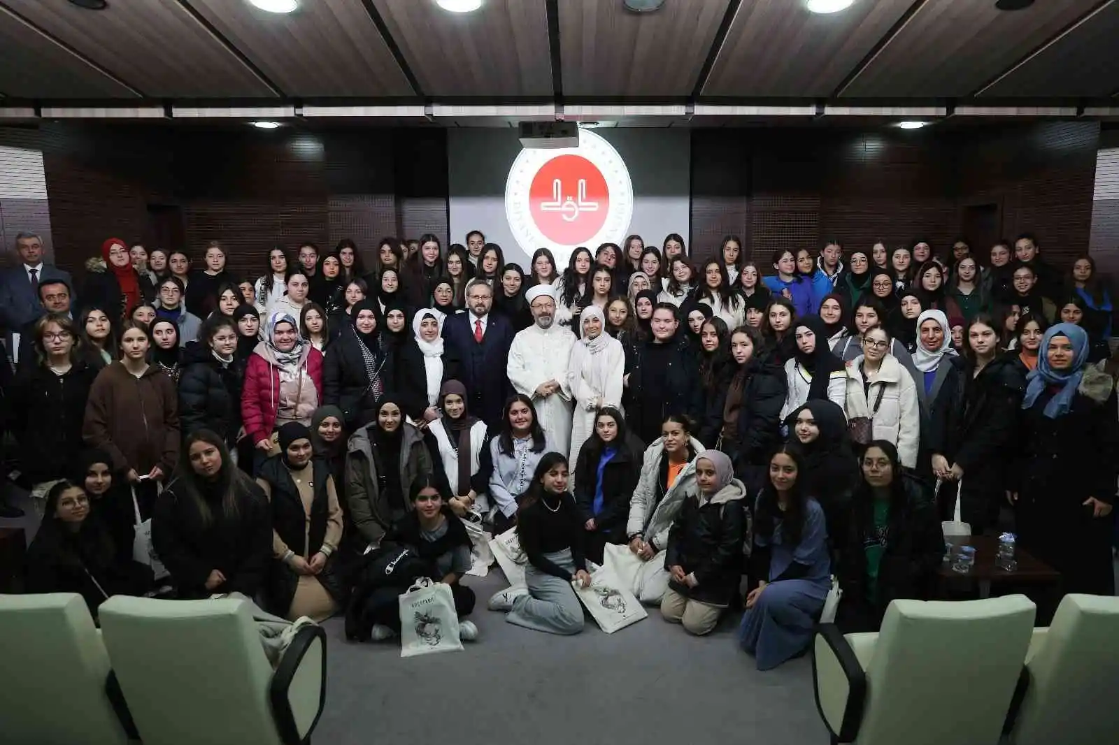 Diyanet İşleri Başkanı Erbaş: “Yeryüzünde bir Müslüman için en değerli şey inancını iyi temsil etmesidir”
