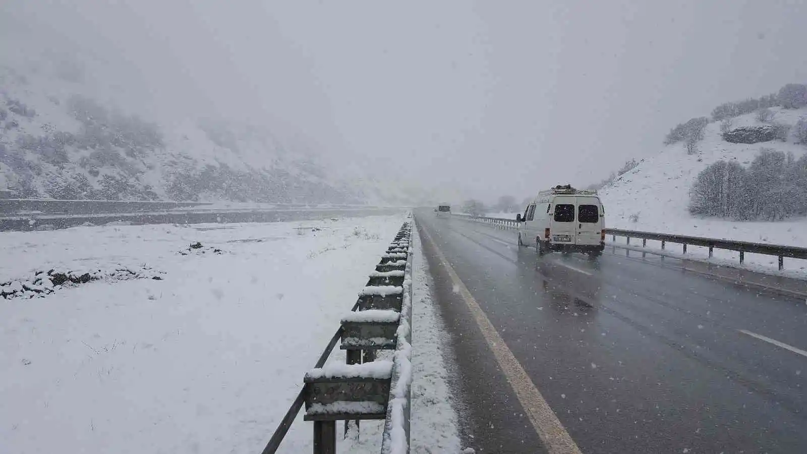 Doğu Anadolu'nun yüksek kesimlerinde kar yağışı
