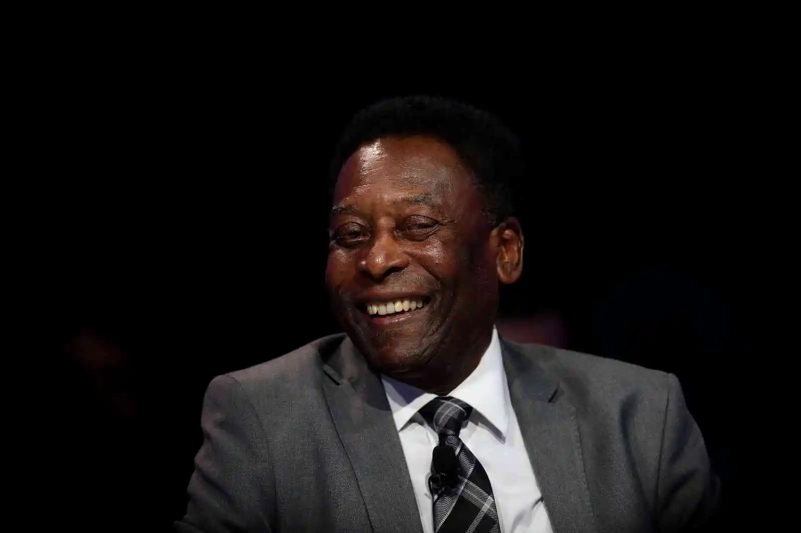 Dünya futbolunun acı günü: Pele hayatını kaybetti
