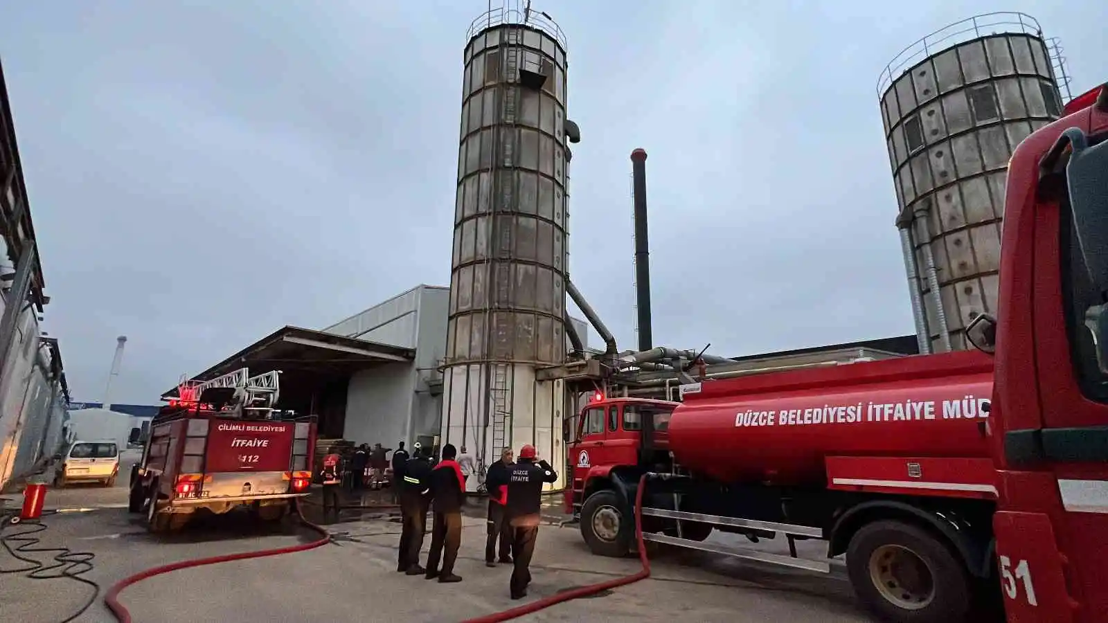 Düzce'de fabrika yangını korkuttu