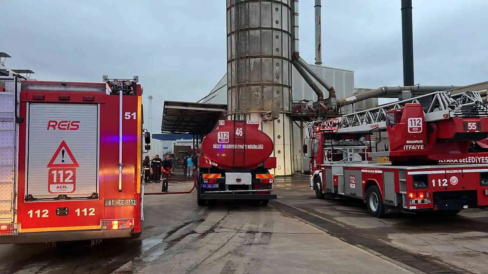 Düzce’de fabrika yangını korkuttu