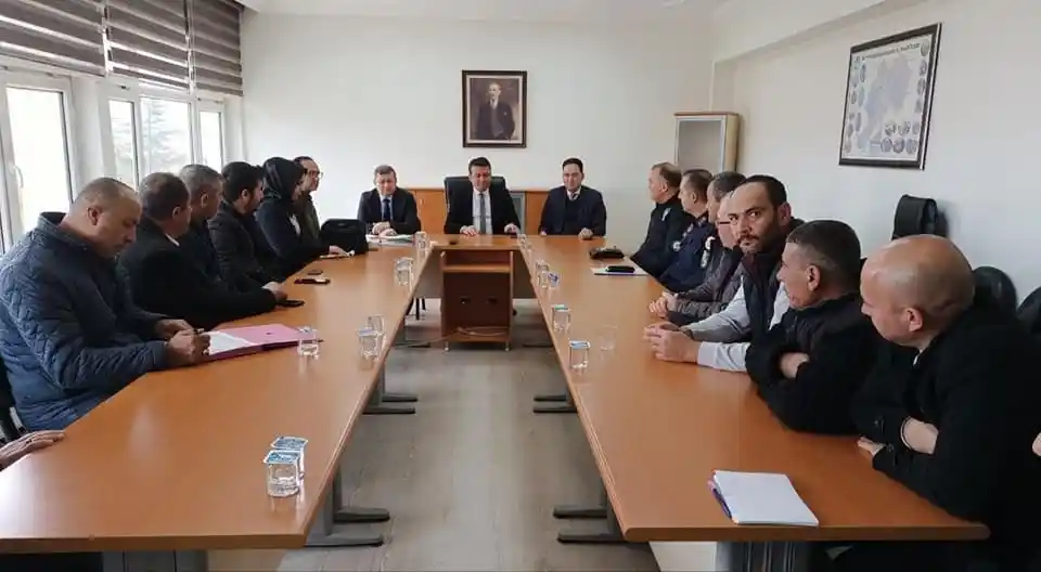 Eber Gölü'nde yangınların nasıl önleneceği muhtarlara anlatıldı

