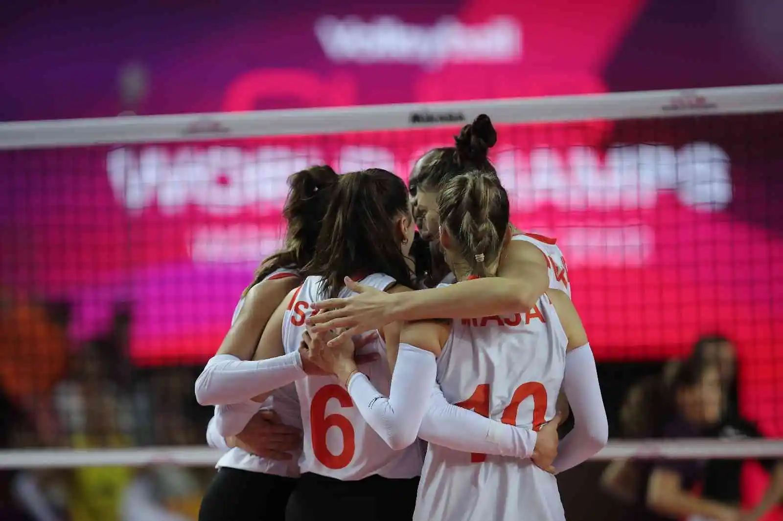Eczacıbaşı Dynavit yarı finale yükseldi