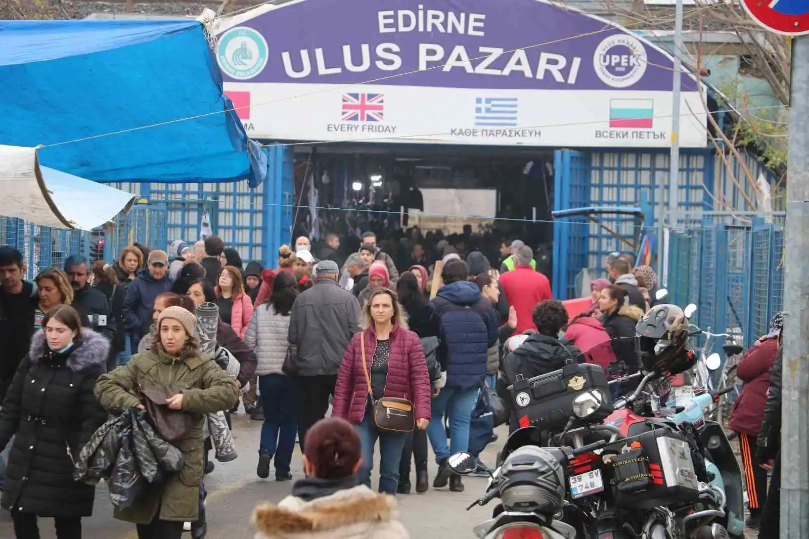 Edirne'ye akın eden Bulgarlar esnafın yüzünü güldürdü
