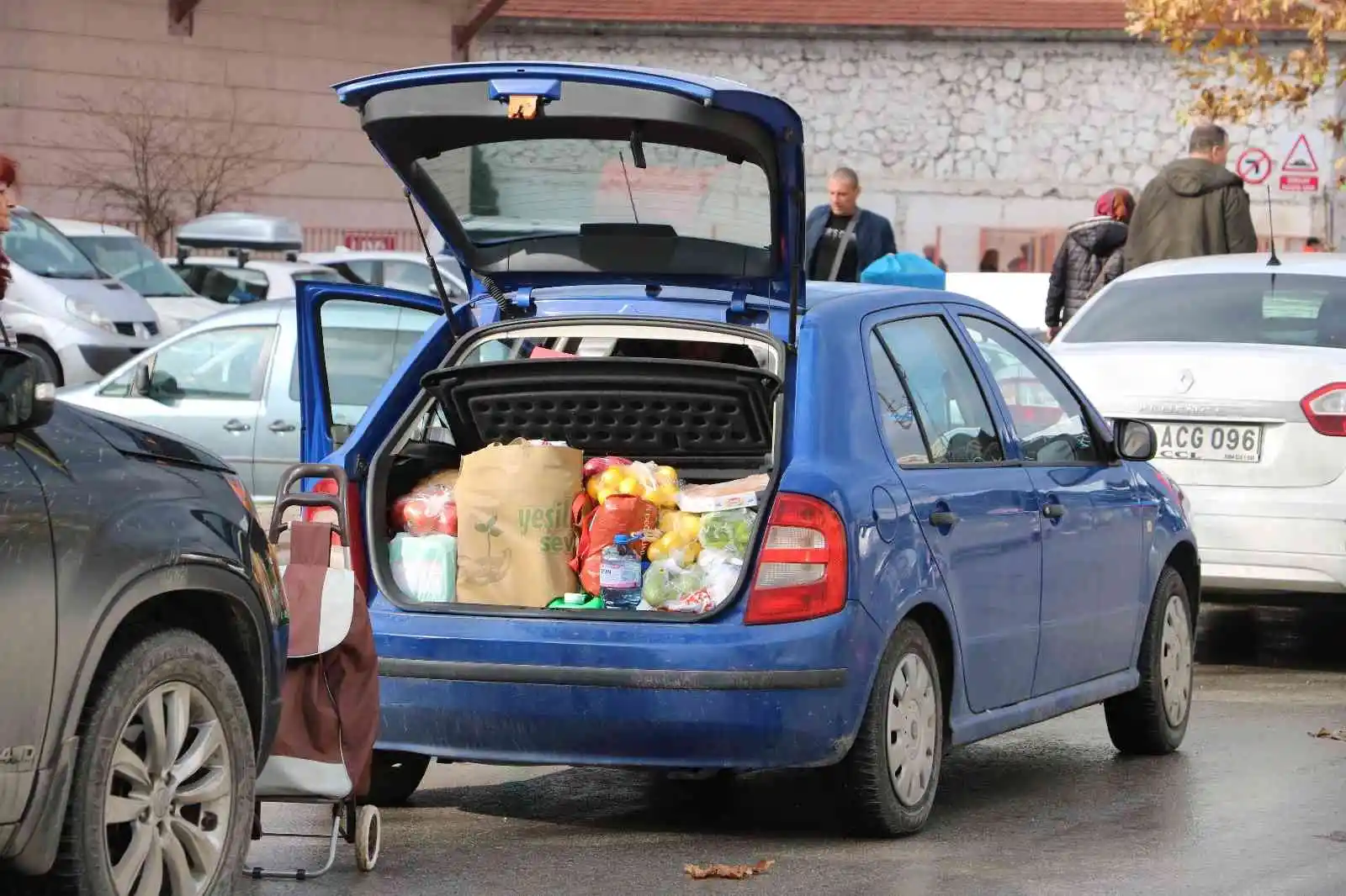 Edirne’ye akın eden Bulgarlar esnafın yüzünü güldürdü
