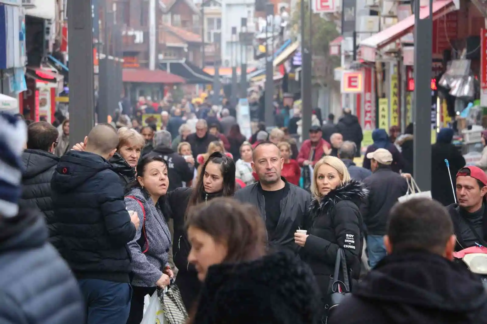 Edirne’ye akın eden Bulgarlar esnafın yüzünü güldürdü
