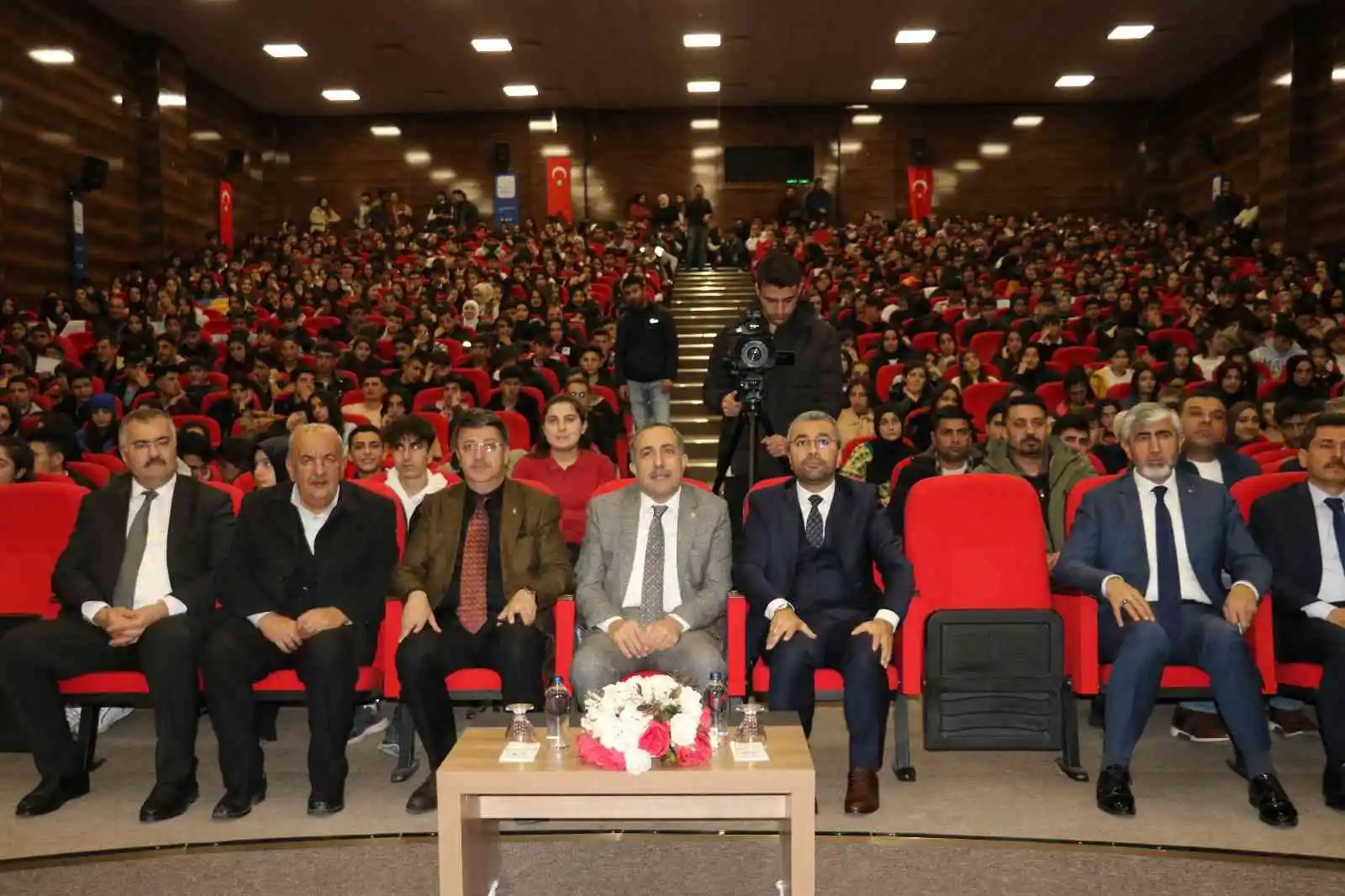 Edremit Belediyesinden 2 bin öğrenciye kaynak kitap desteği