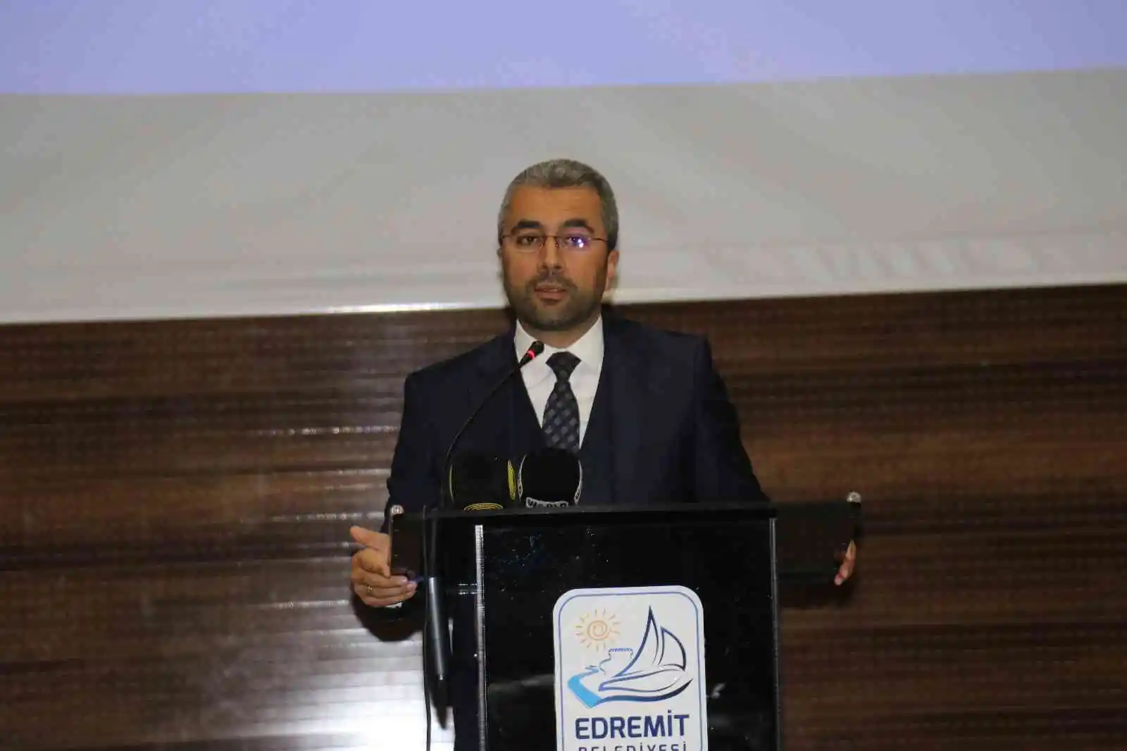 Edremit Belediyesinden 2 bin öğrenciye kaynak kitap desteği