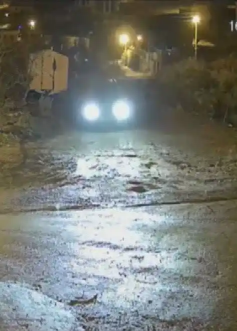El feneri ile girdiği inşaatlardan 40 bin TL'lik demir çalan hırsız tutuklandı