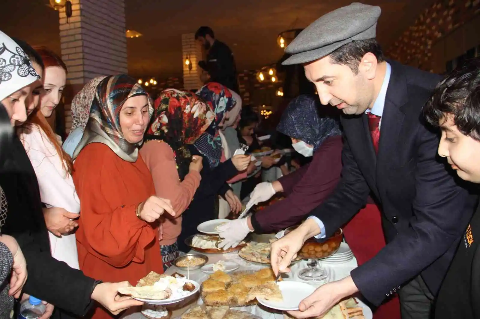 Elazığ’da üniversiteli öğrenciler yöresel yemeklerle buluştu
