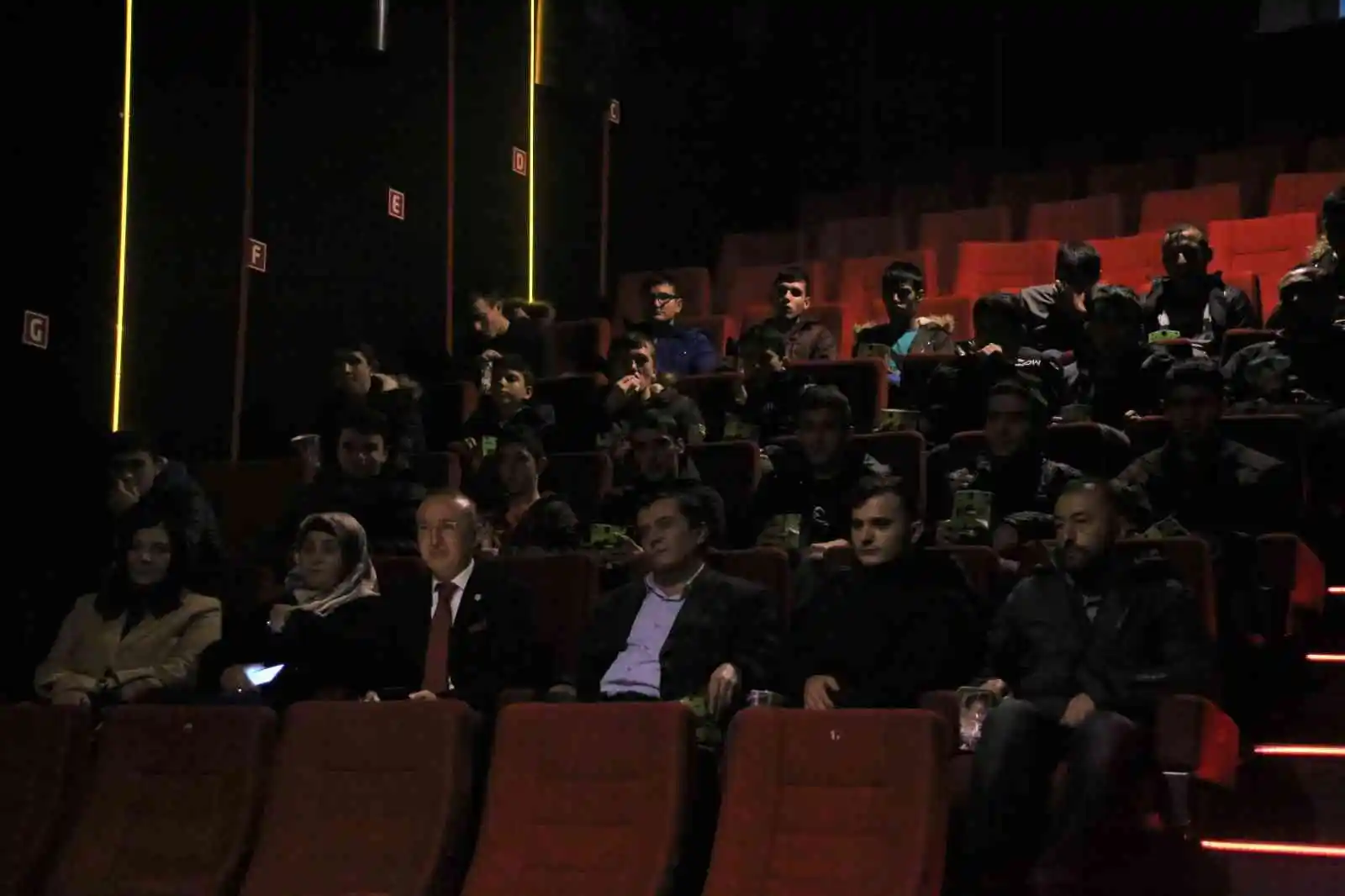 Engelli bireyler, Milletvekili Serkan Bayram’ın hayat mücadelesinin anlatıldığı filmle motive oldu