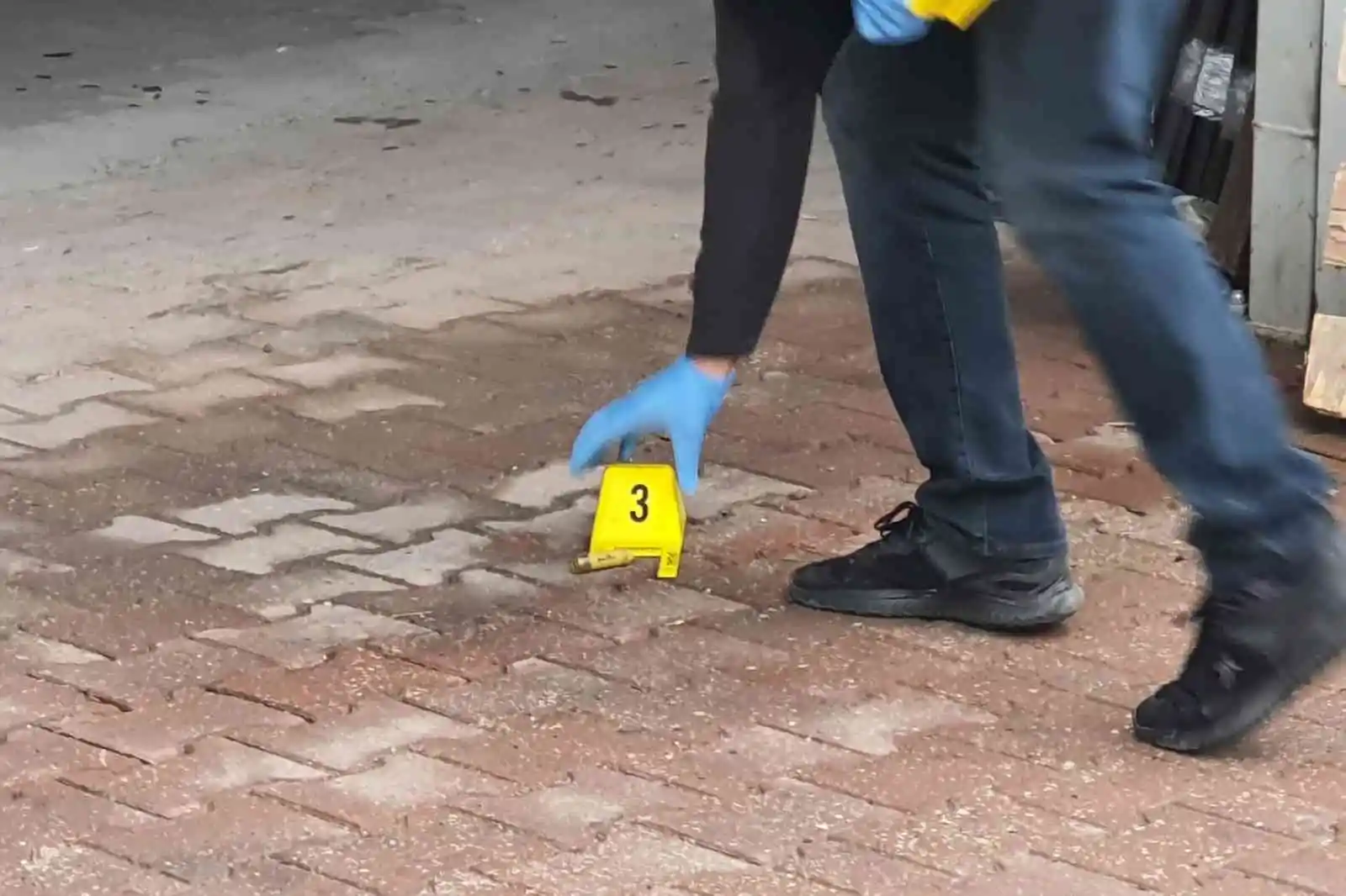 Eniştesini çalıştığı fabrika önünde av tüfeği ile vurdu