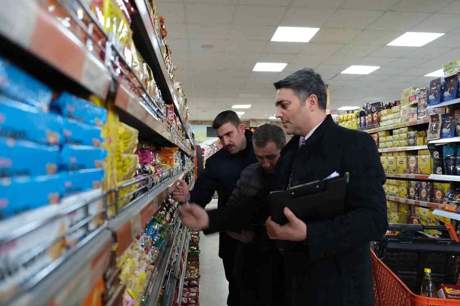 Erzincan'da marketlerde ürün denetimi