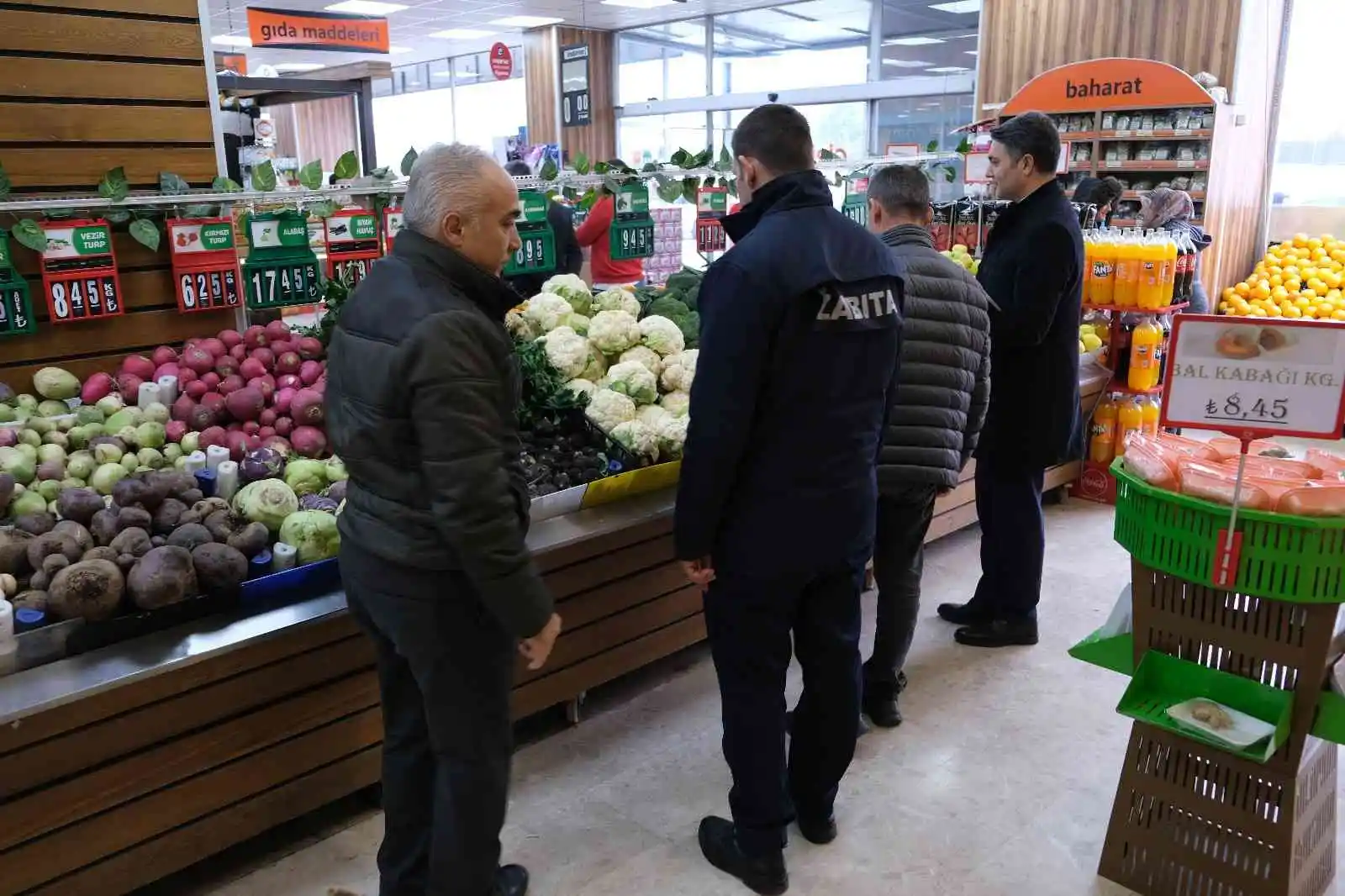 Erzincan’da marketlerde ürün denetimi
