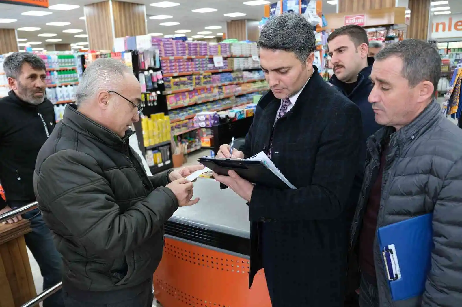 Erzincan’da marketlerde ürün denetimi