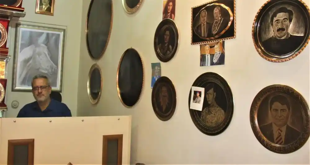 Erzincanlı ressam, sanatını bakır tabakların üzerinde icra ediyor