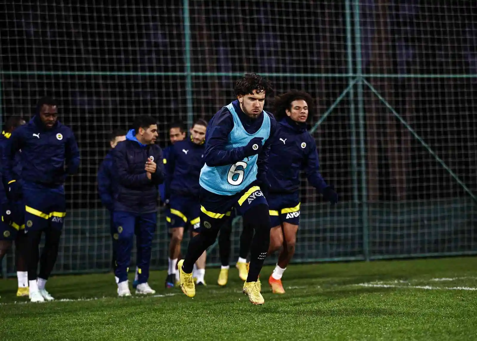 Fenerbahçe, Hatayspor maçı öncesi kampa girdi