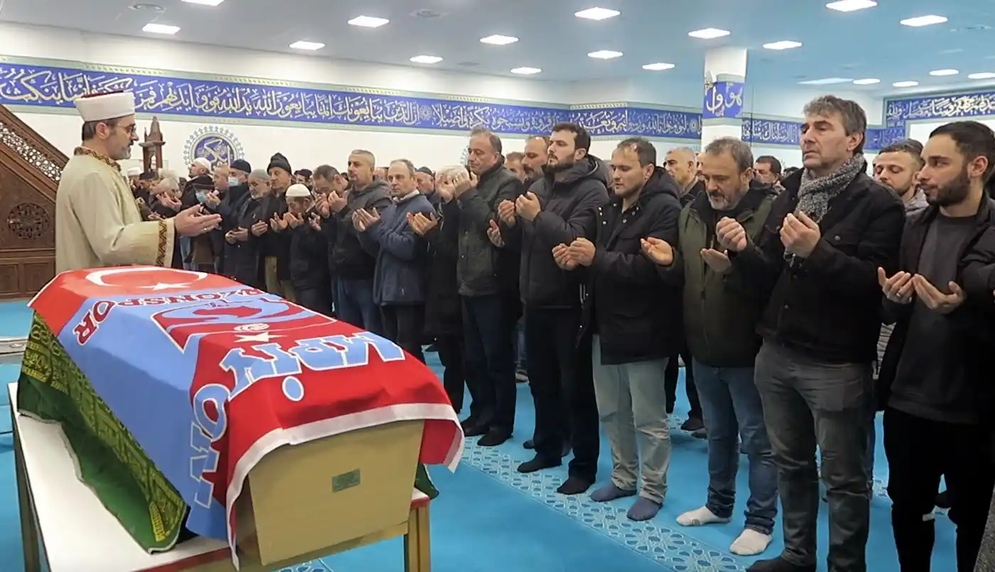 Fransa’da öldürülen 19 yaşındaki Türk gencin cenazesi Türkiye’ye uğurlandı