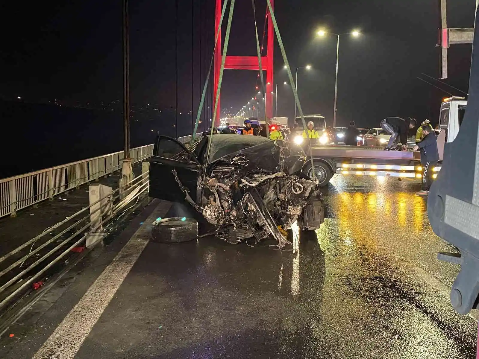 FSM Köprüsü’nde zincirleme kaza: 3 yaralı