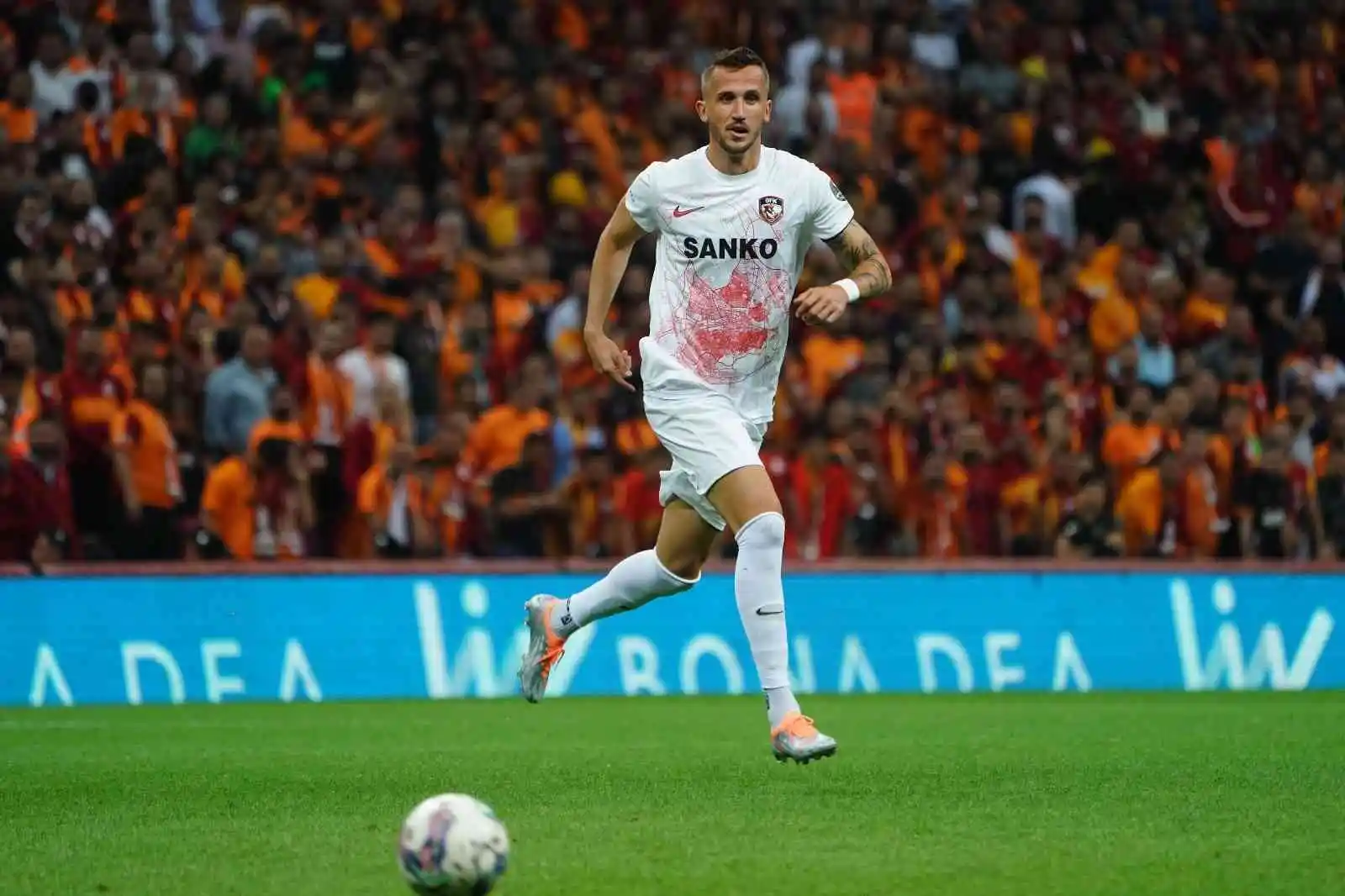 Gaziantep FK, Pekhart ile yollarını ayırdı