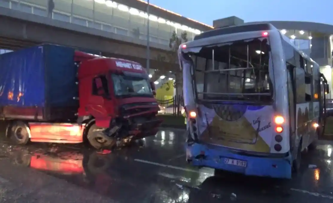 Gaziantep'te zincirleme trafik kazası: 17 yaralı
