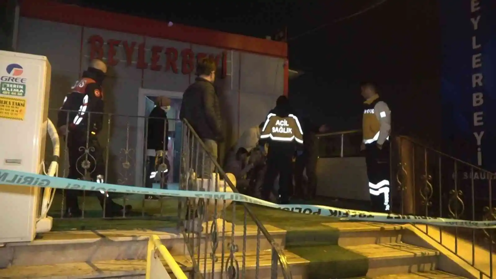 Gece kulübüne giden müşteri, tartıştığı 3 çalışanı tabancayla vurdu