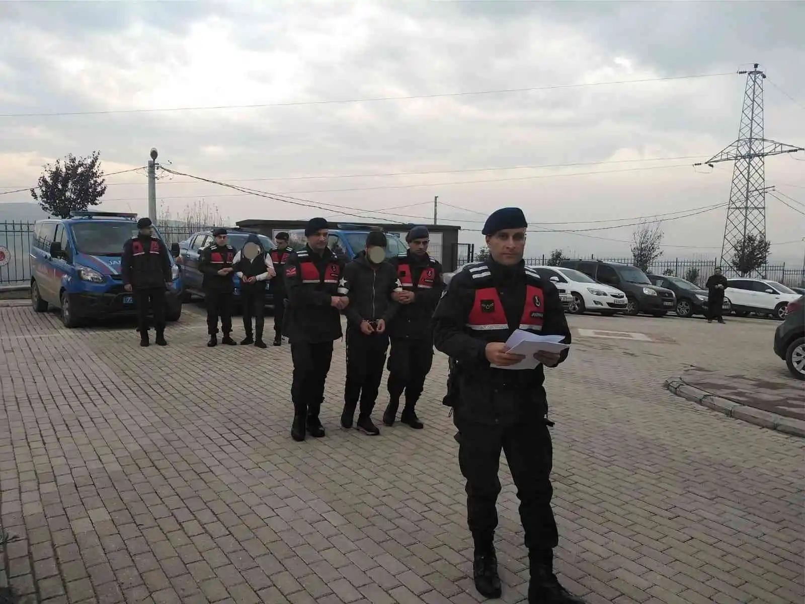 Gemlik'te kablo hırsızları tutuklandı