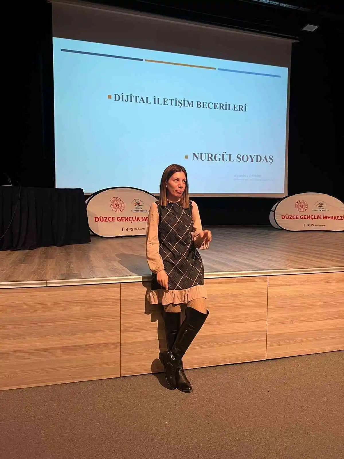 Gençlere dijital iletişim becerileri anlatıldı
