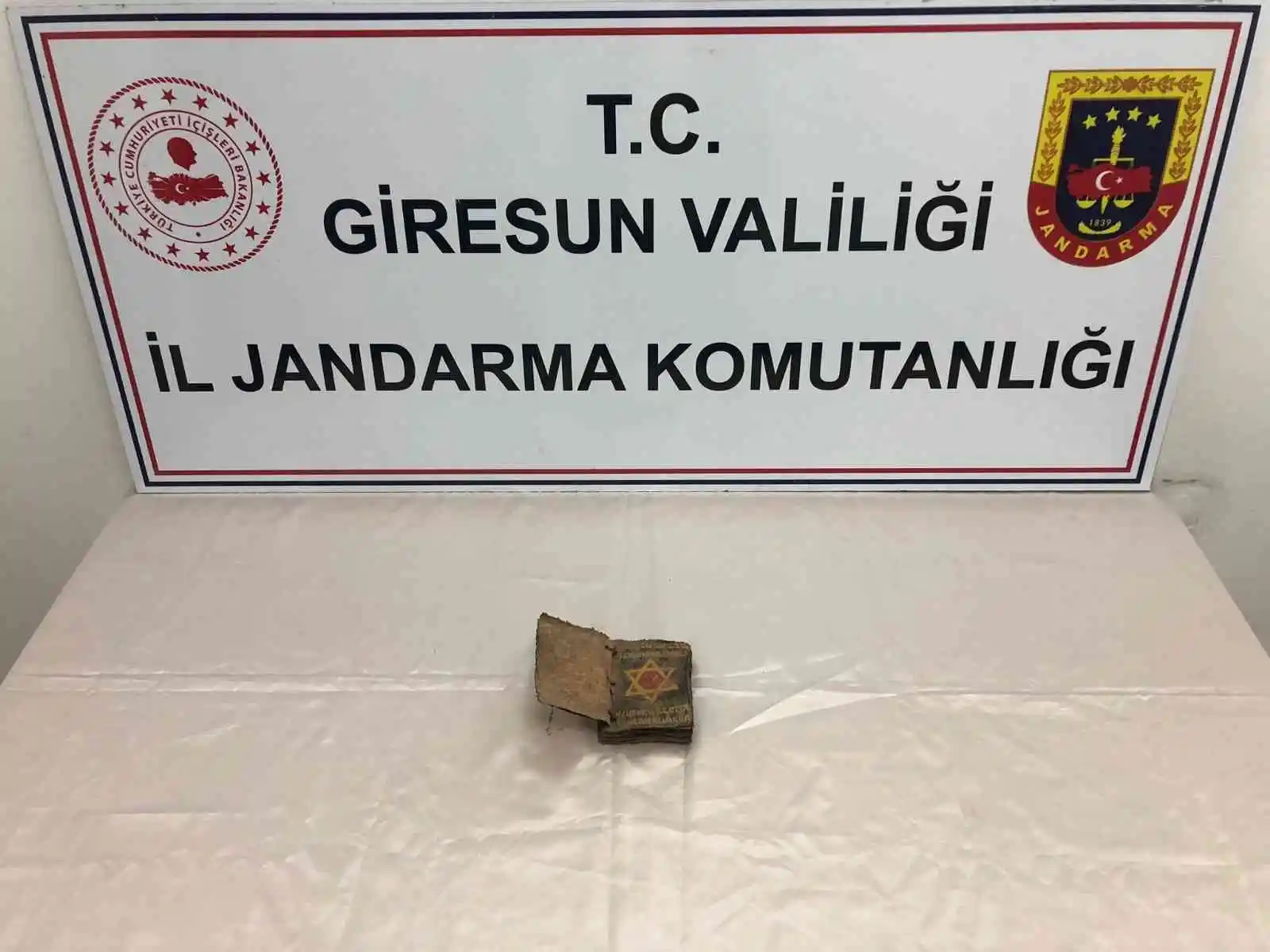 Giresun'da 700 yıllık el yazması Tevrat ele geçirildi