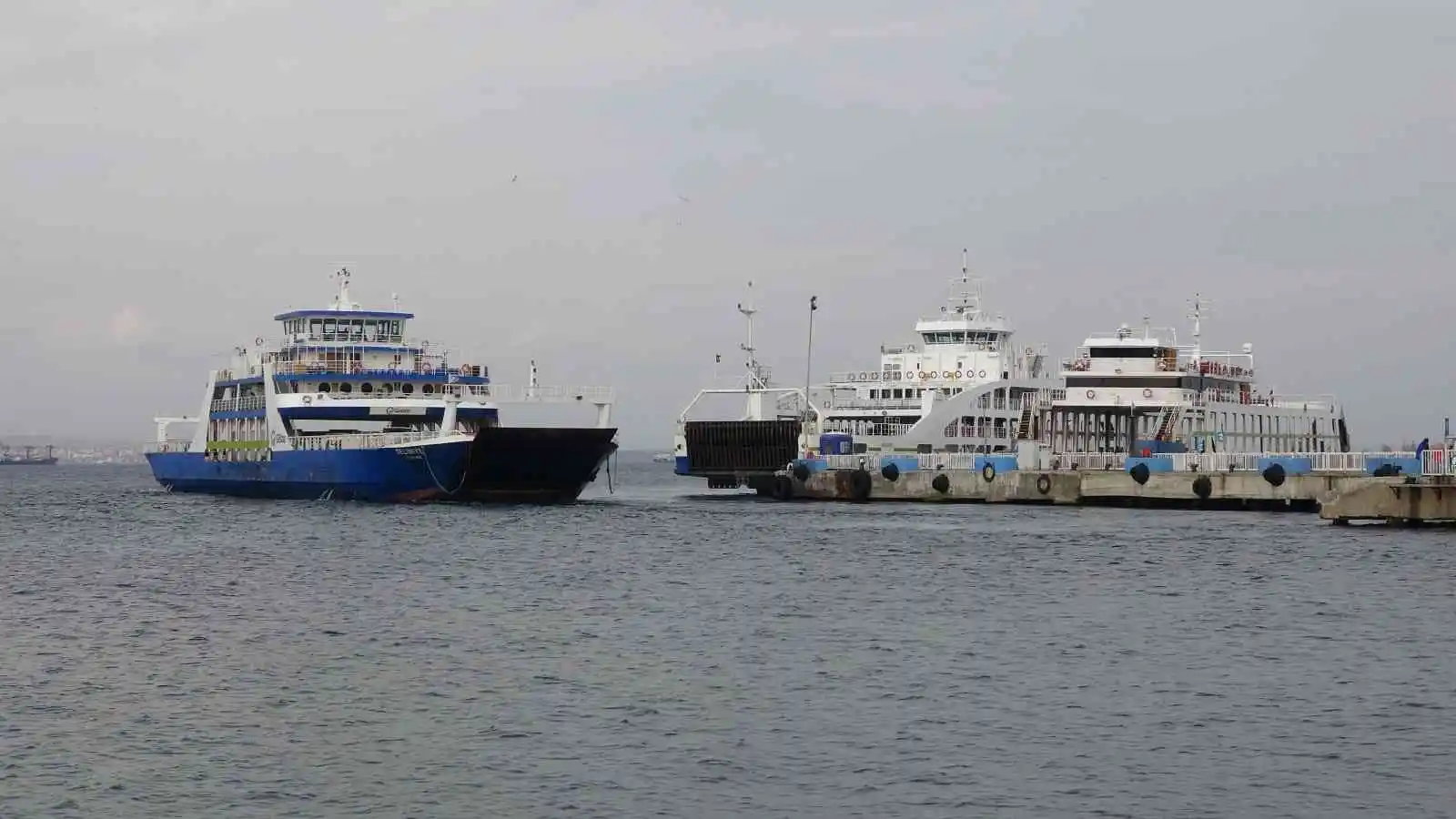 Gökçeada ve Bozcaada feribot seferlerine 2 gün fırtına engeli
