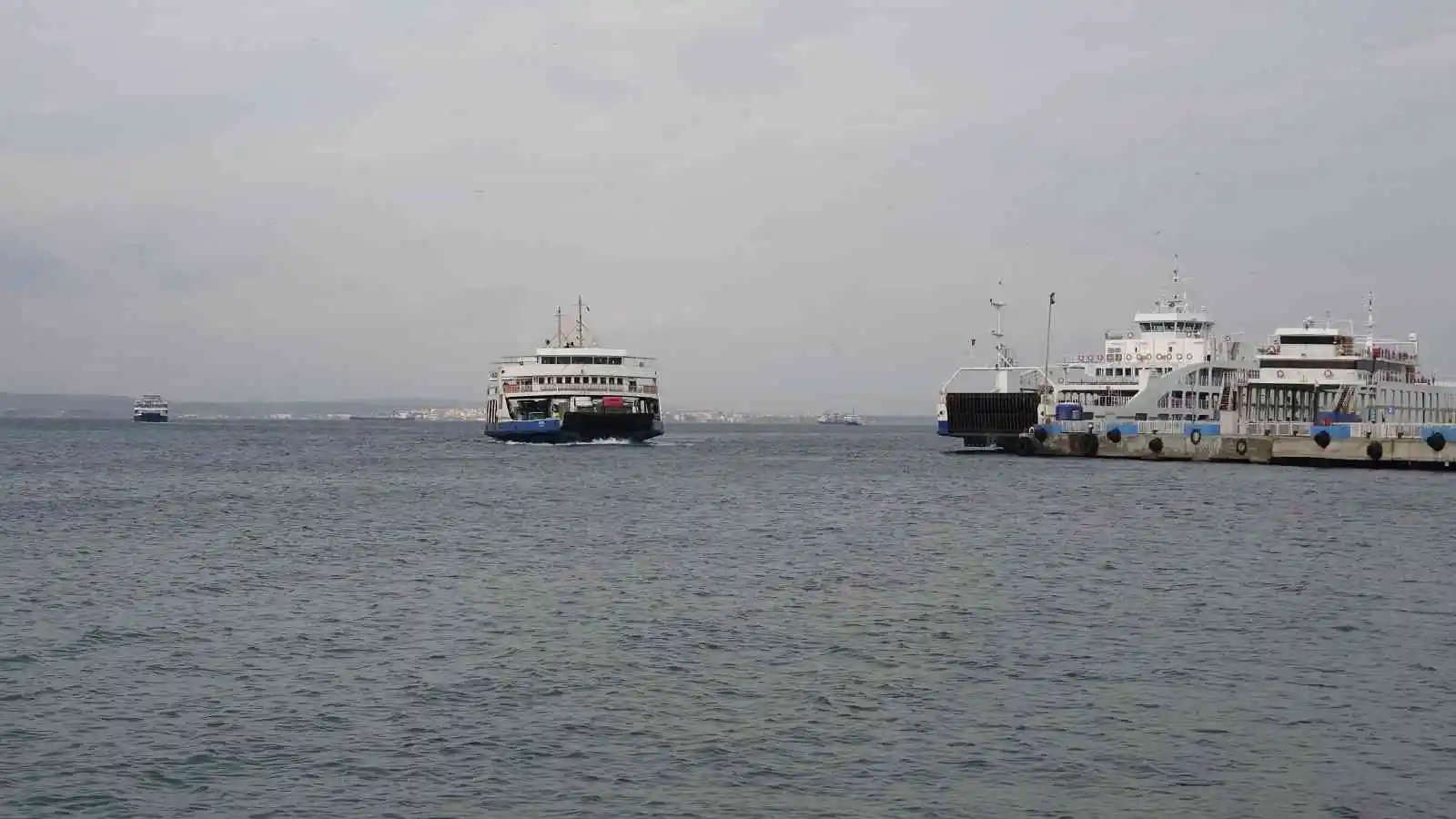 Gökçeada ve Bozcaada feribot seferlerine 2 gün fırtına engeli
