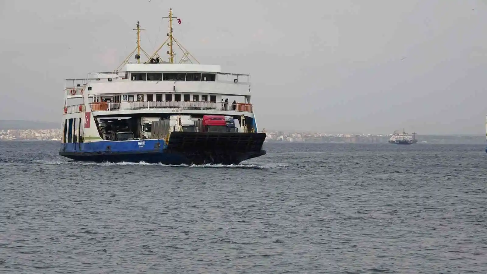 Gökçeada ve Bozcaada feribot seferlerine 2 gün fırtına engeli
