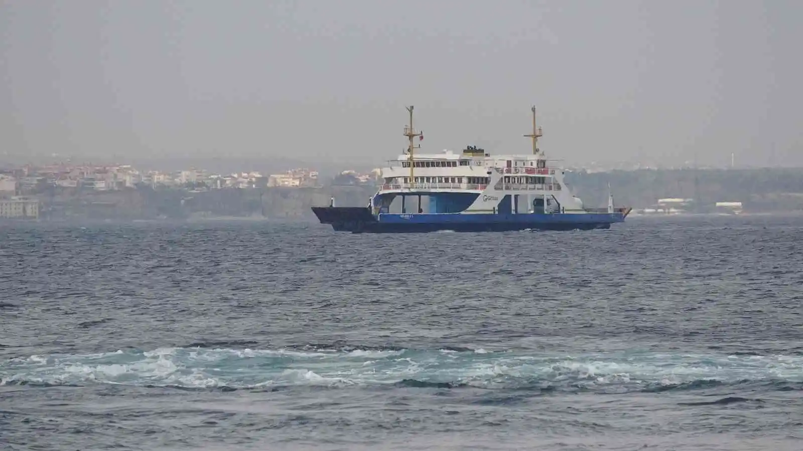 Gökçeada ve Bozcaada feribot seferlerine 2 gün fırtına engeli
