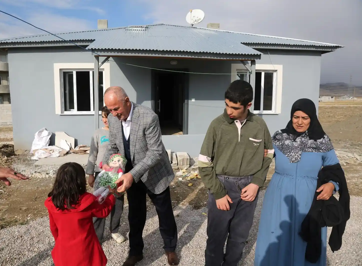 Gül ailesi, ‘3 Aralık Dünya Engelliler Günü’nde yeni evlerine kavuştu
