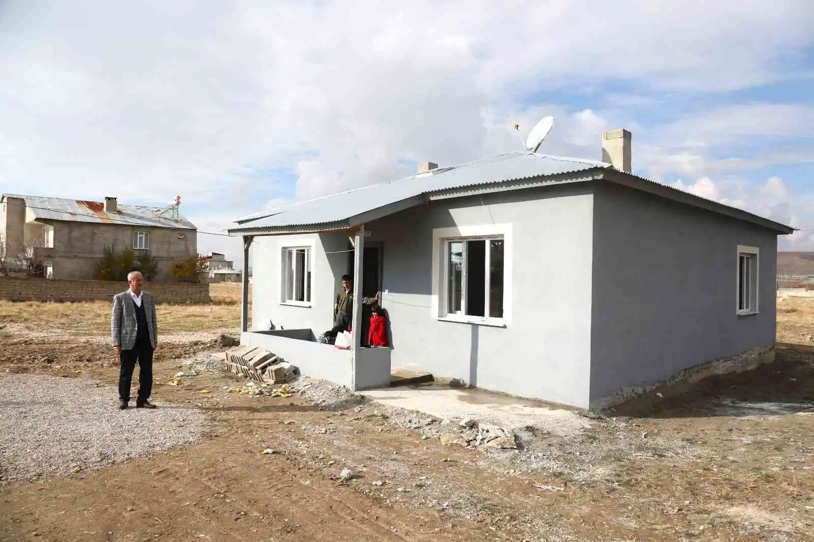 Gül ailesi, ‘3 Aralık Dünya Engelliler Günü’nde yeni evlerine kavuştu