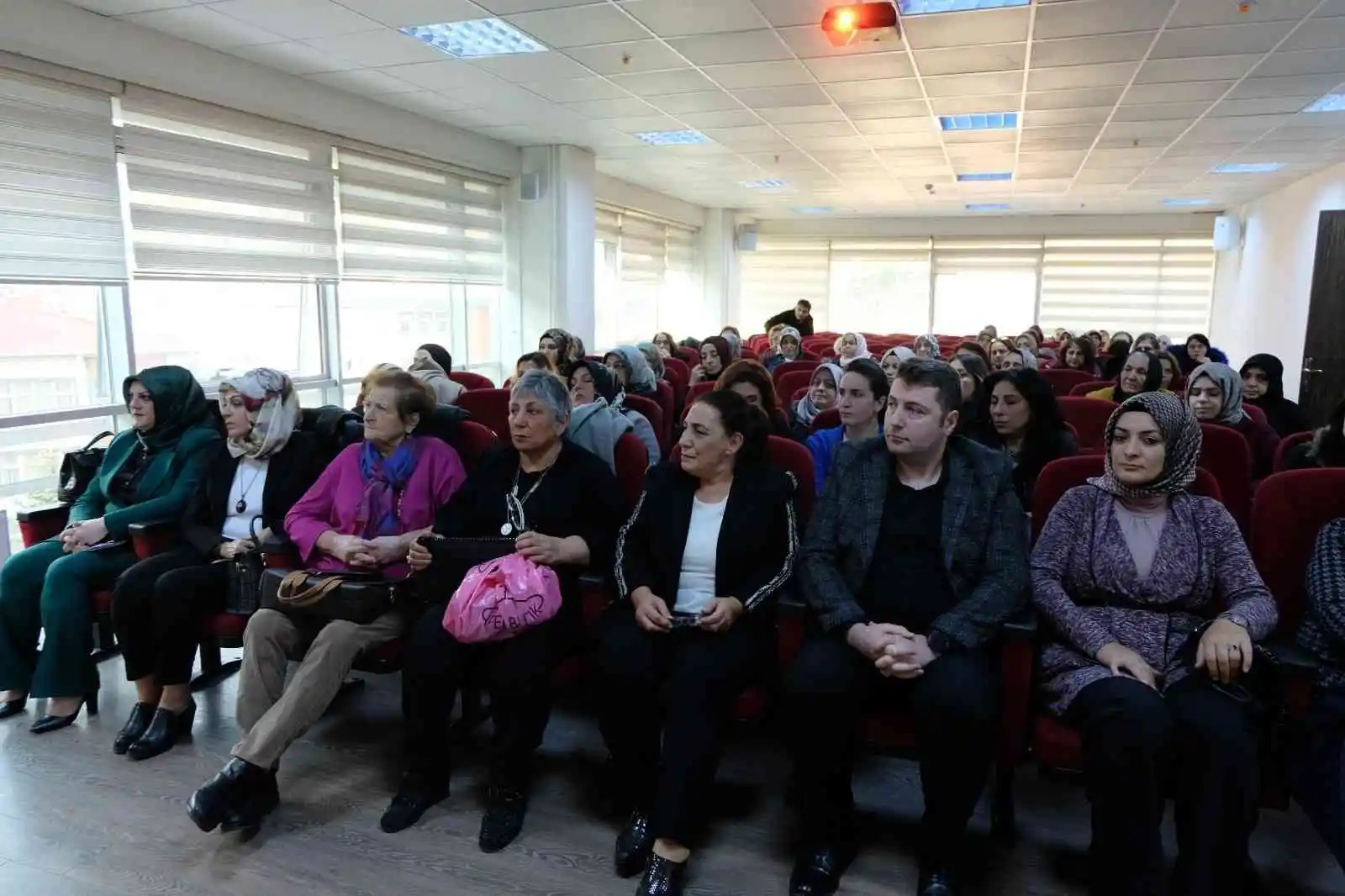 Gümüşhane Kent Konseyi Kadın Meclisi Başkanı kentin tek kadın mahalle muhtarı Arzu Ay oldu