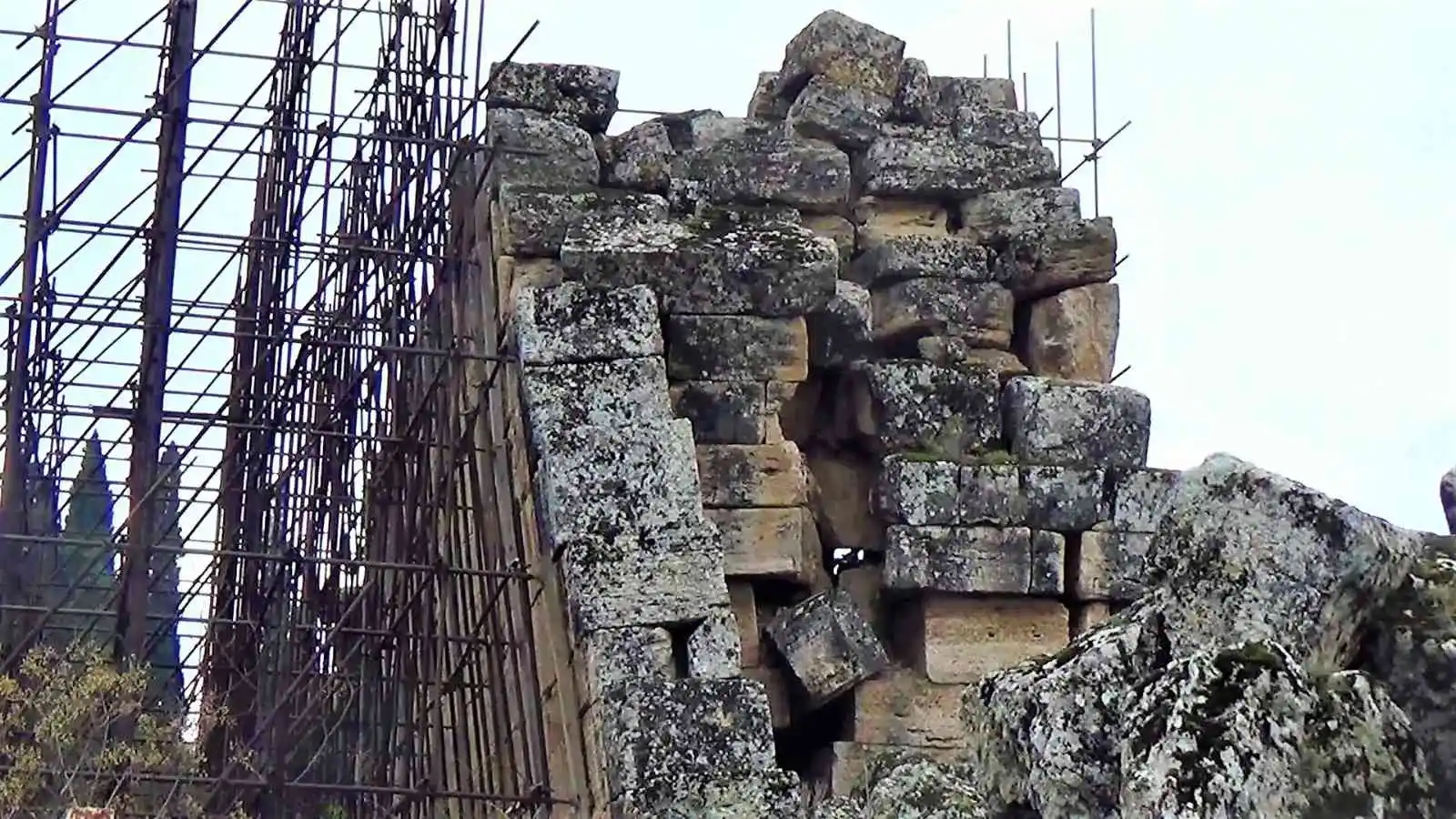 Hierapolis'teki Hamam Bazilikası yıkılma tehlikesiyle karşı karşıya kaldı
