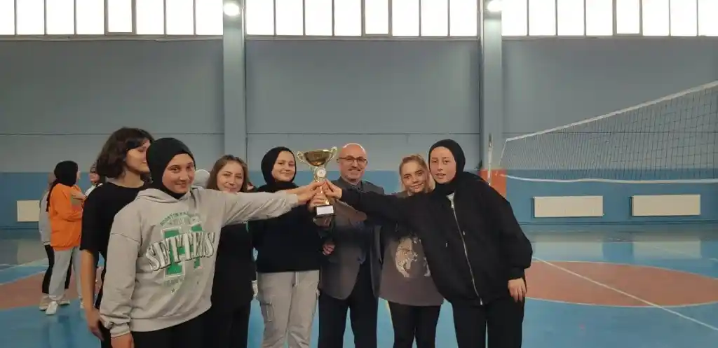 Hisarcık Anadolu Lisesi'nde voleybol turnuvası
