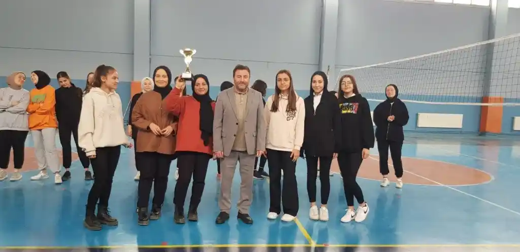 Hisarcık Anadolu Lisesi’nde voleybol turnuvası
