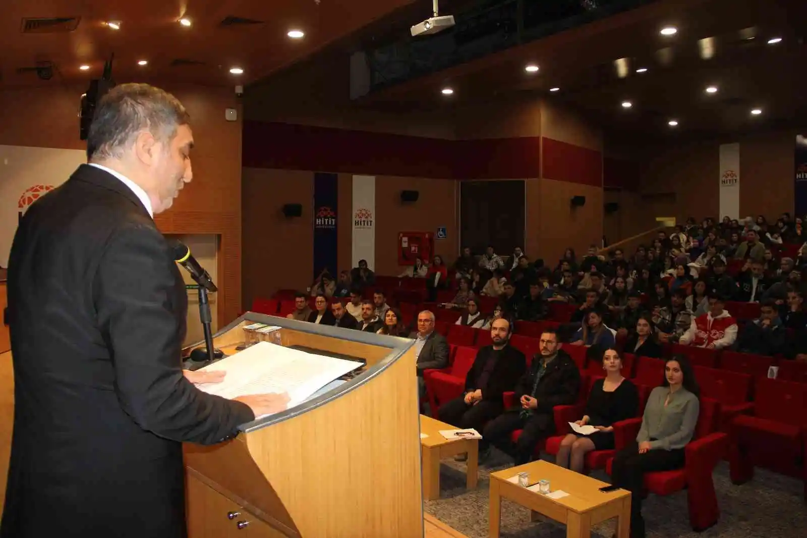 Hitit Üniversitesi’nde “İnsan Hakları ve Demokrasi” paneli
