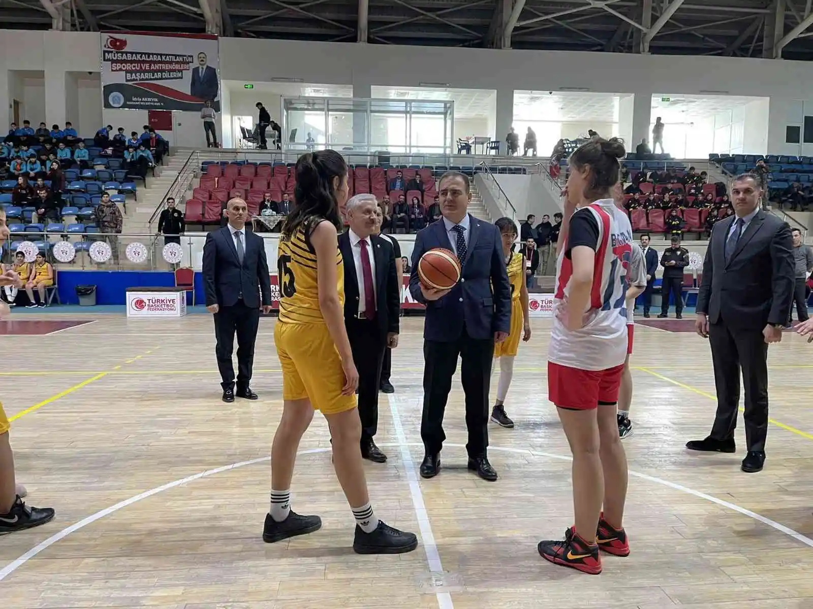 Huzur ortamının sağlandığı Hakkari'de spora ilgi arttı
