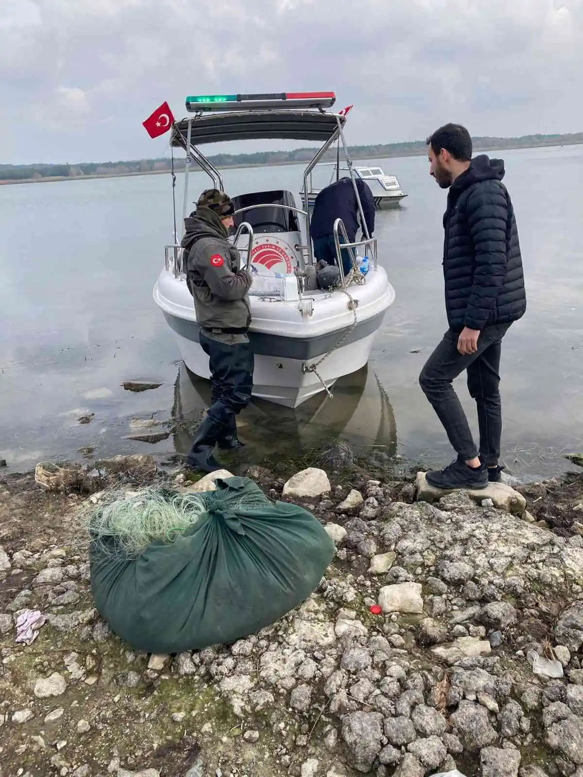 İçme suyu havzası olan Terkos Gölü’nde kaçak avcılık yapanlar suç üstü yakalandı