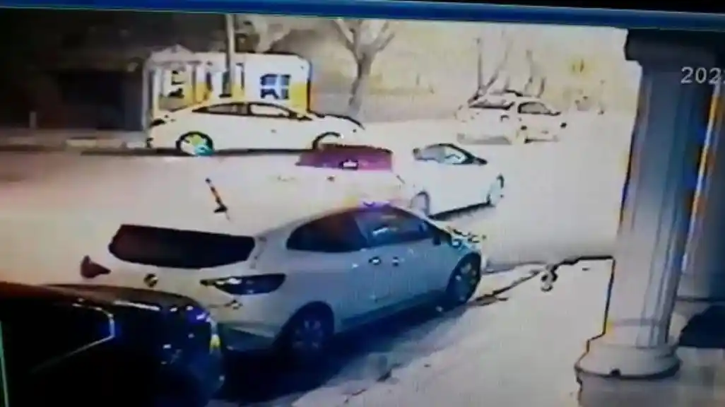 Iğdır‘da hafif ticari araç otomobile çarptı: 2 yaralı