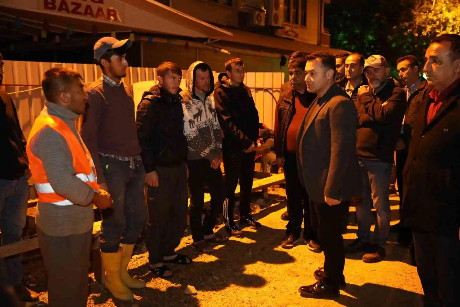 İnşaat alanında beton dökümünde kalıp çöktü: 2 işçi yaralı