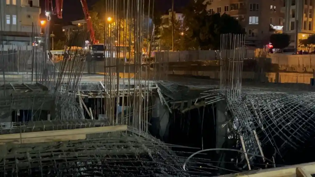 İnşaat alanında beton dökümünde kalıp çöktü: 2 işçi yaralı