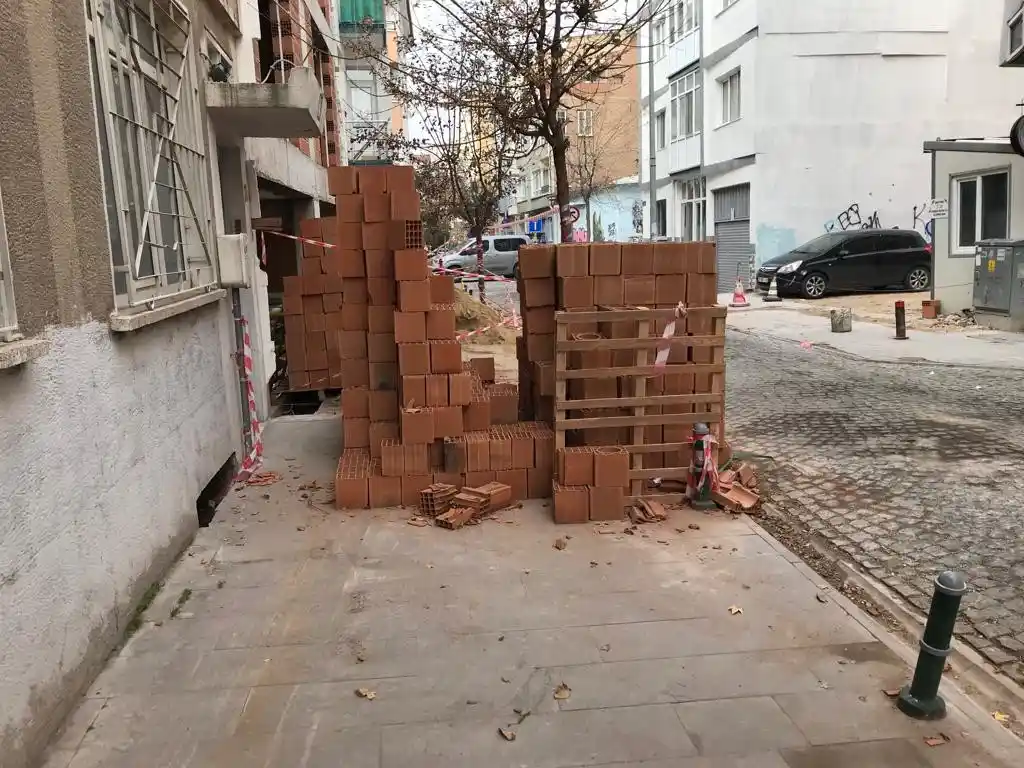 İnşaatlarda göz ardı edilen önlemler vatandaşların hayatlarıyla oynuyor