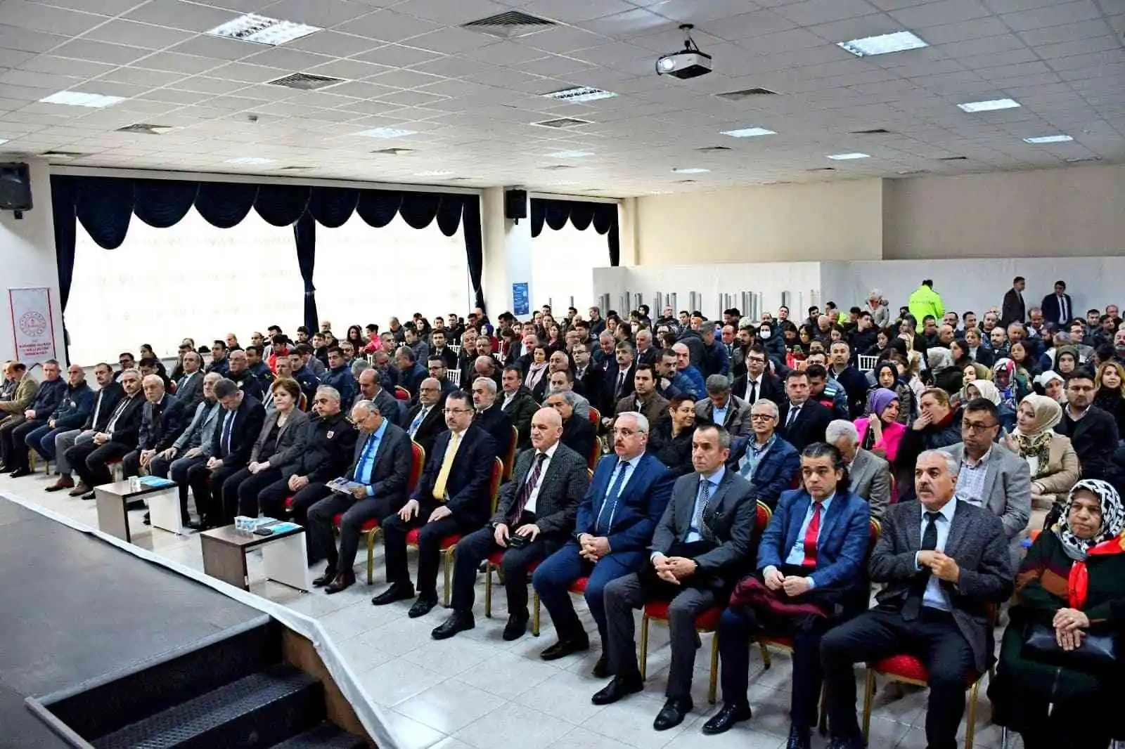 İnsan hakları ile ilgili konferans düzenlendi
