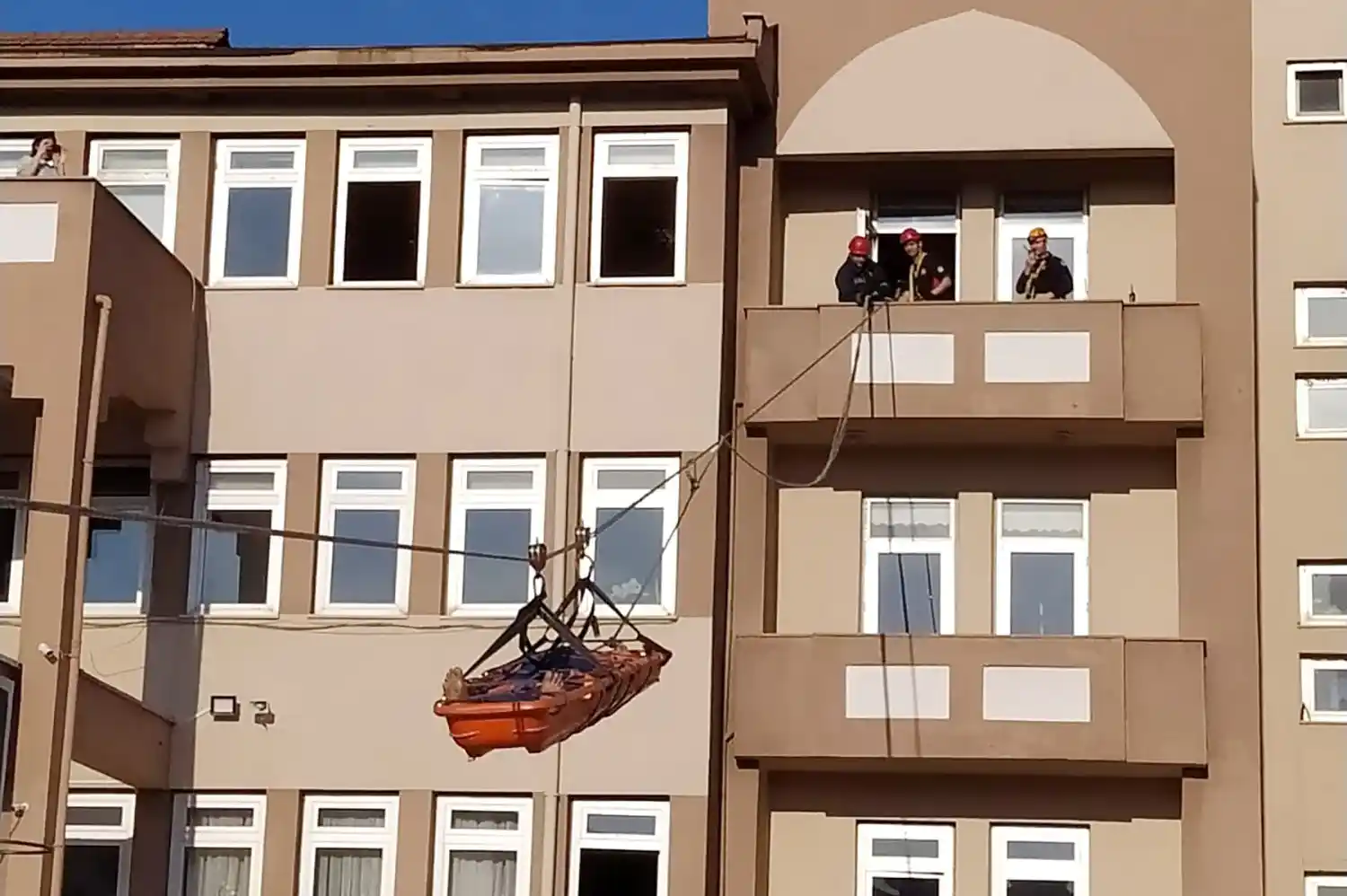 İtfaiyeden gerçeği aratmayan tatbikat: Öğrenciler bu şekilde tahliye edildi